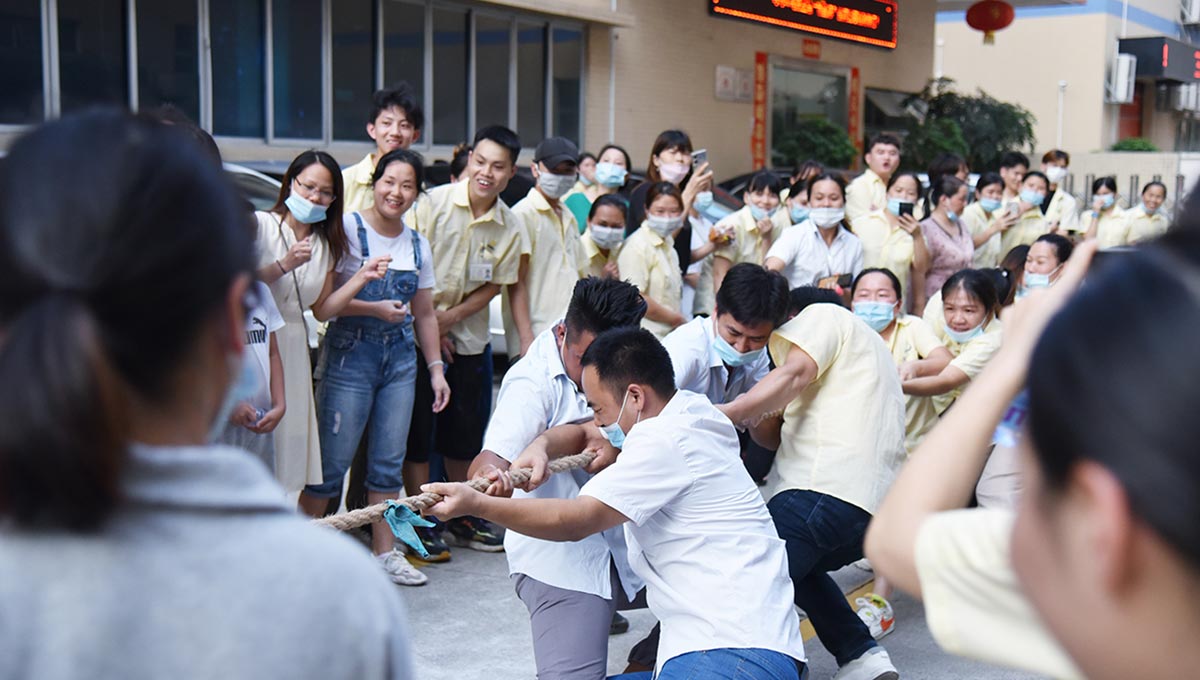 1702435732443543.jpg 第三届拔河01.jpg